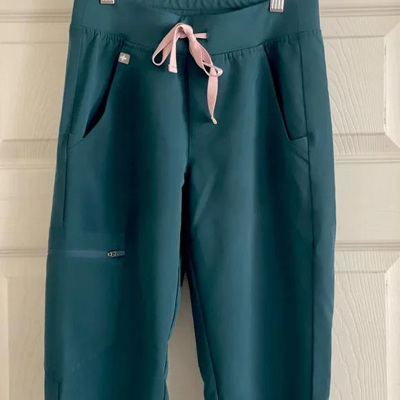 FIGS Scrub Set – Caribbean Blue (Zamora Jogger + Rafaela Top) XXS Tall - Picture 4 of 5